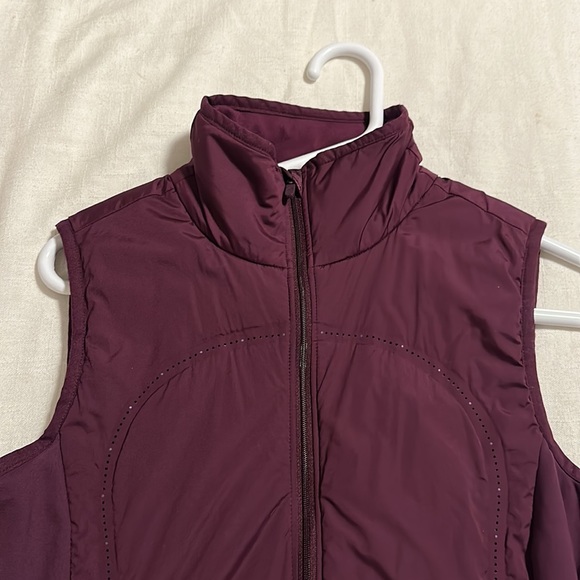 LIKE NEW CONDITION!   lululemon Run for Cold Vest - Size 8 - Picture 2 of 9